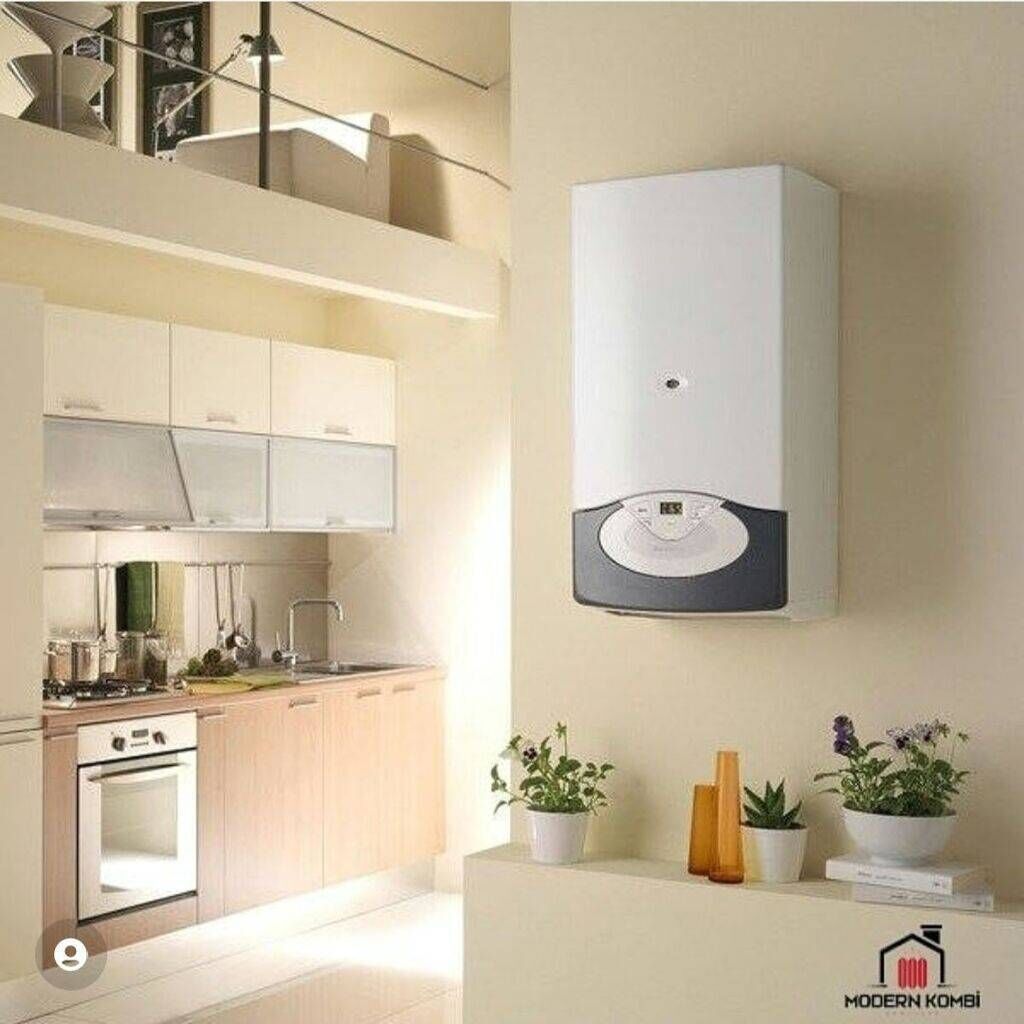 Газовый котел на кухне в интерьере частного дома