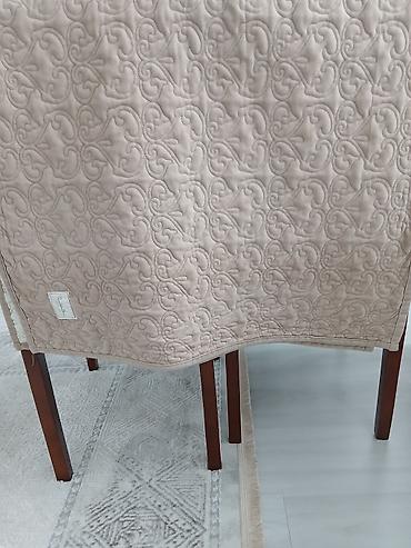 İkili tərəfli quilted divan örtüyü / plaşet - Rənglər: bir tərəfi bej