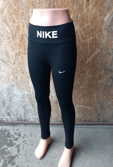 maximon pantalone: Nike ženske helanke

Novo
Mokra likra
Veličine s m l xl 2xl