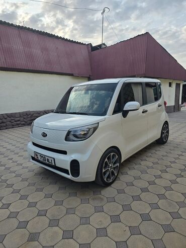 жеңил машина: Компактный городской автомобиль Kia Ray в белом цвете. Идеально