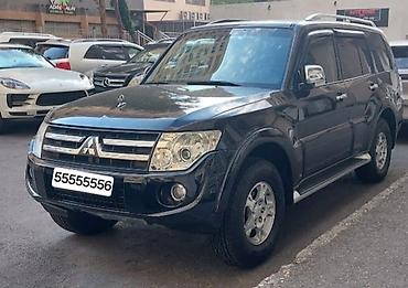 Mitsubishi: Mitsubishi Pajero (4-cü nəsil) tam ölçülü off-road SUV. Qaraj — 1