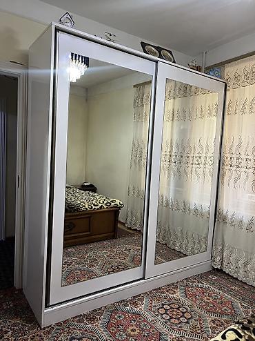 paltar dolabi ikinci el: 2.10x2.05x60 geniş şifonyer. İki sürgülü qapılı, güzgülü. Bir tərəfi — 2