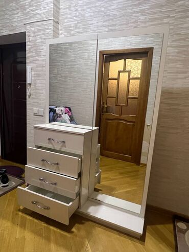 ayna qapi: Açılan, 4 qapılı Düz dolab, Dəhliz dolabı