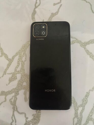 мобильные телефоны продаю: Honor Play 20