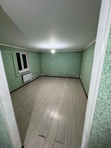 комната берилет кызыл аскер: 1 бөлмө, 1 кв. м, Малосемейка, 2 кабат, Эски ремонт