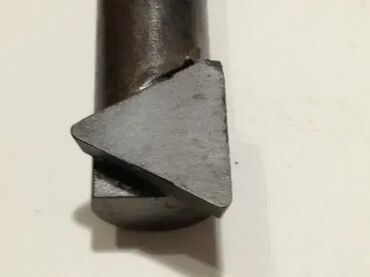 Ostali uređaji: Strugarski noz, Strugarski noz Fi 15mm, sa vidijom (4409) Cena je po — 9