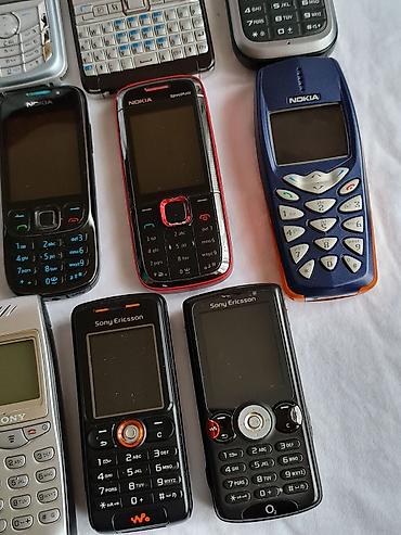 Ostali mobilni telefoni: Kolekcija retro mobilnih telefona – miks Nokia, Samsung, Sony i Sony — 12