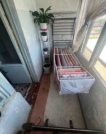 105: 2-комнатная квартира на 3- этаже в центре города Планировка: - — 8
