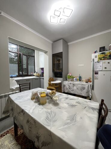1 комнатная квартира на сутки в оше: 2 комнаты, 52 м², 106 серия, 1 этаж, Евроремонт