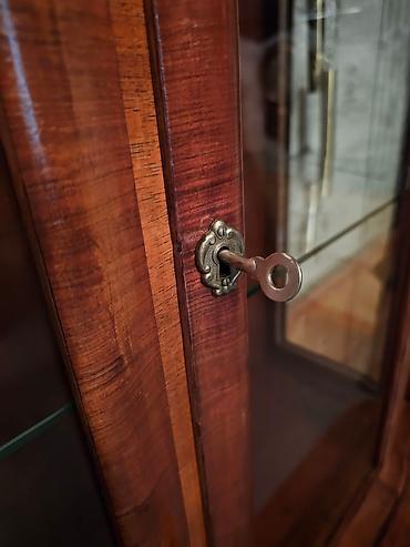 Антиквариат: Сервант-витрина буфет Лейпциг. Ретро. ГДР 1960 год. Фабрика Robert — 9