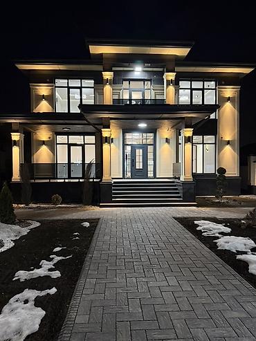 Sale of cottages and houses: Современный двухэтажный дом с эффектной архитектурой и панорамным — 1