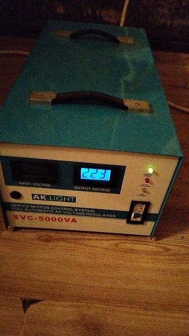 12 voltu 220 volta çeviren: AK LIGHT SVC-5000VA — tam avtomatik AC gərginlik tənzimləyicisi — 1