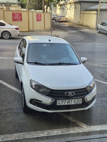 VAZ (LADA): Barter de var Lada Granta modelinin bu ağ rəngli sedanı dörd qapıya və — 13
