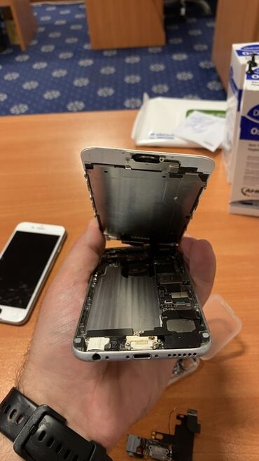 Digər ehtiyat hissələri: İPhone 6 telefonları üçün ehtiyat hissələri dəsti. Dəstdə İphone 6 — 9