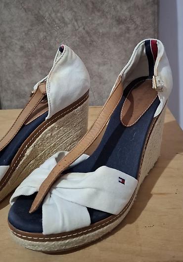 Basanoşka və səndəllər: Tommy Hilfiger, Ölçü: 37, rəng - Ağ, İşlənmiş — 1