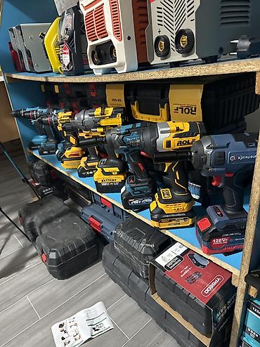 dewalt: Аккумуляторный ударный гайковерт (бесщеточный) Комплектация: - — 5