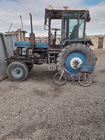 Kənd təsərrüfatı maşınları: Traktor