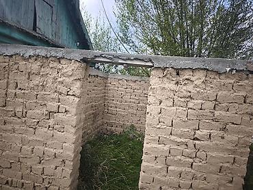 Продаётся земельный участок с жилым домом в сельской местности. или