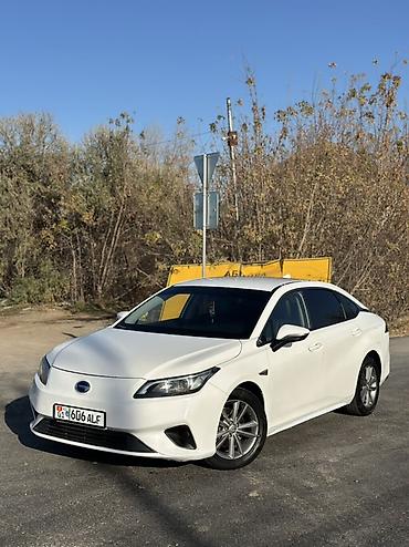 айнек стекло: GAC Aion S — электрический седан белого цвета. SOH 91 Запас хода с — 1