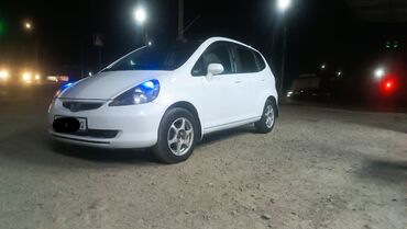 пассат 2004: Honda Fit: 2004 г., 1.3 л, Вариатор, Бензин, Хетчбек