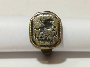 Ostali antikviteti: Anticki prsten - motiv konja u skoku Lep primerak prstena Materijal — 2