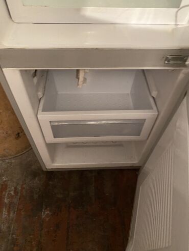 Холодильник Atlant, Б/у, Двухкамерный, De frost (капельный), 60 * 180 * 50