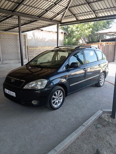 дом на обмен: Toyota Avensis Verso: 2001 г., 2 л, Механика, Газ, Минивэн