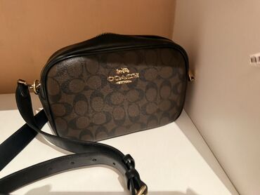 Сумка Coach (Crossbody) - Модель: компактная кроссбоди с фирменным