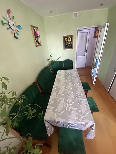 уголок на: Кухонный уголок с обеденным столом и табуретами - Комплектация — 3