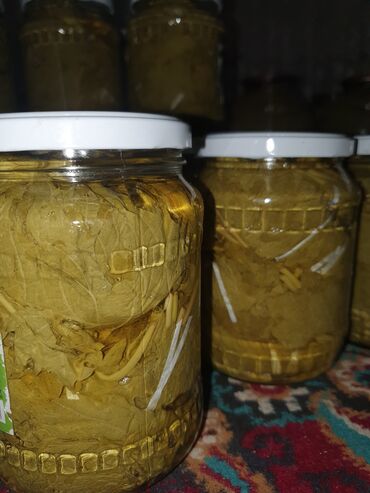 Digər qida məhsulları: Yarpaq . Ağ üzüm yarpağıdır. İncə, kövrək yarpaqdır.Dolması çox — 10