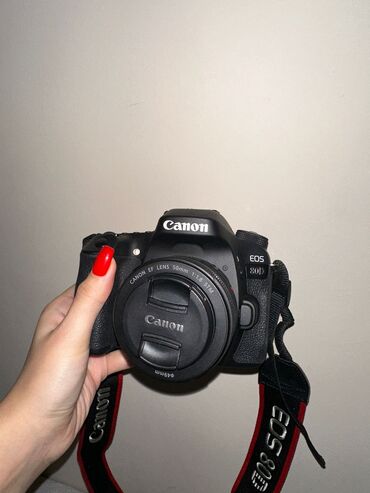 фотоаппарат canon ixus 145: Canon 80D Fotoaparat. Az istifade olunub. 1 öz linzasidi EFS 18-55 Mm