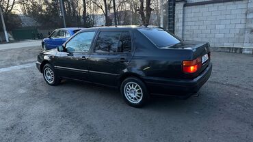 Транспорт: Volkswagen Vento: 1992 г., 1.8 л, Механика, Бензин