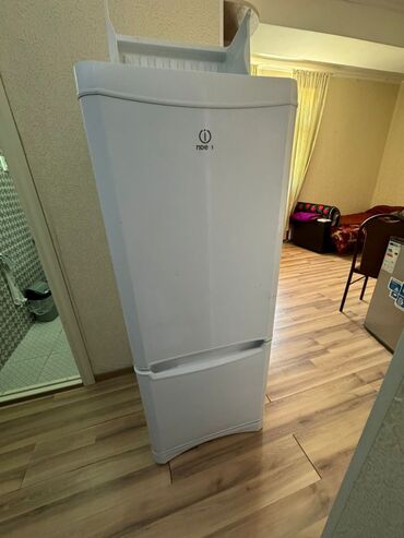 установка холодильников: Холодильник Indesit, Б/у, Двухкамерный, 60 * 160 * 50