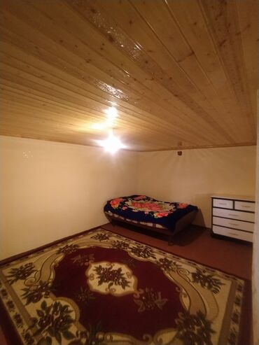 Bağ evlərinin kirayəsi: Kirayə üçün ev - Plan: böyük zal, ayrıca yataq otaqları - Zal: taxta — 4