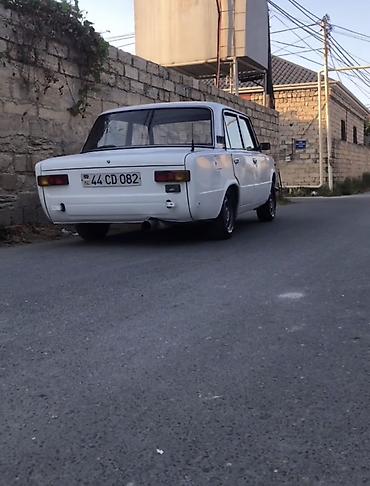 yeni vaz 21011: Vaz 2101, ağ rəng, sedan kuzov. Klassik dizaynlı model, arxa — 9