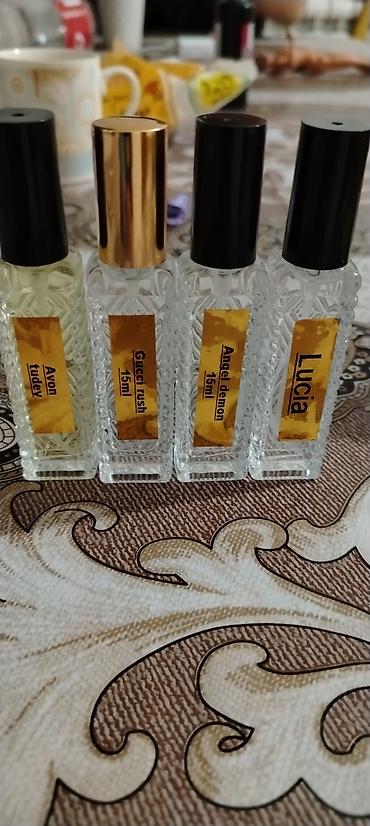 8 element parfüm: Müxtəlif ətir seçimi – 15 ml sprey şüşələr Qiy Tərkib: müxtəlif qadın — 1