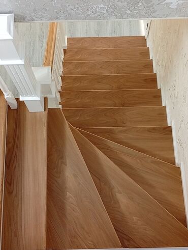 Деревянные лестницы: Деревянная лестница Для дома, Вид дерева: Грецский орех, Форма лестницы: Прямая, Стиль: Классический — 10