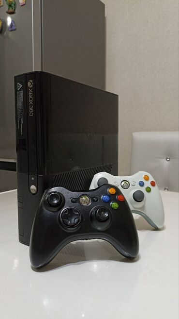 купить xbox 360 в бишкеке: 🔥Срочно!Xbox 360E 250ГБ+2 геймпада - отличное состояние,прошитый