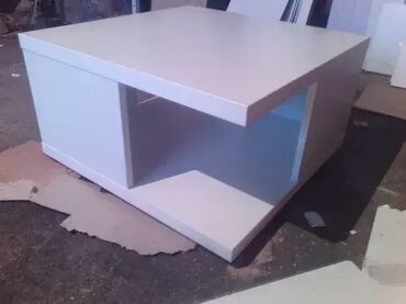 Stolovi: Klub Sto 24 Materijal i Dekor: Izrađuje se od univera debljine 36mm — 10