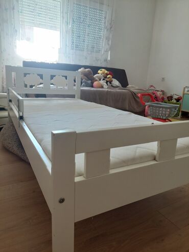 Kids' beds: Unisex, color - White, Used