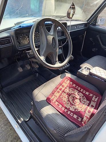 VAZ (LADA): VAZ 2107 sedan - Kuzov: ağ rəng, klassik 4 qapılı sedan gövdə - Nömrə — 12