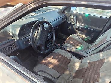 туманик акорд: Audi 100: 1986 г., Седан — 4
