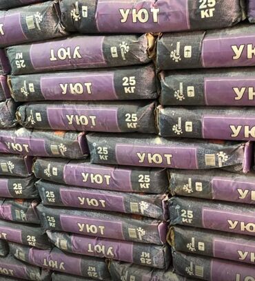 Строительная смесь "Уют" в мешках по 25 кг. Эта универсальная сухая