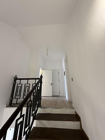 Үйлөрдү ижарага берүү: 180 м², 6 бөлмө, Үй-бүлөлүүлөргө — 6