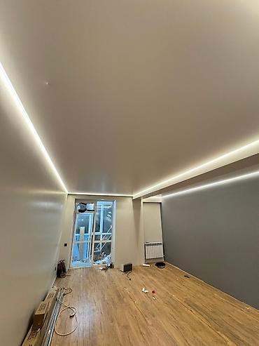 Трековые светильники и споты: Все элементы работают вместе: свет, линии потолка и ниши. За счёт — 15