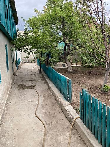 Продажа коттеджей и домов: Продаю дом в центре города Балыкчы. Рядом городская больница, вещевой — 19