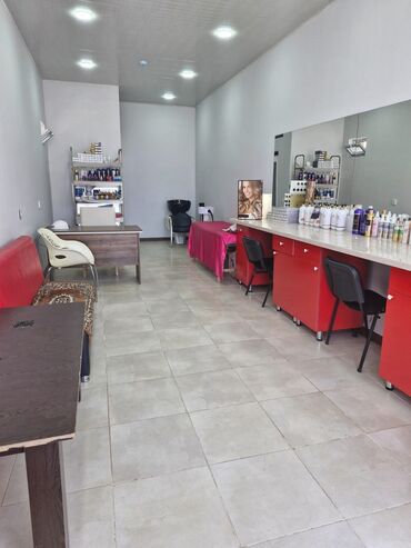 tendir icare: Binə qəsəbəsində salon kirayə verilir. 136 nömrəli məktəbin yanı