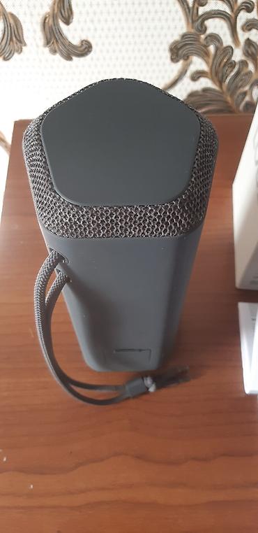 Dinamiklər və kolonkalar: Sony portativ Bluetooth dinamik. Qara rəngli, müasir və minimal — 3