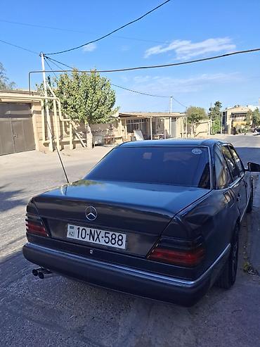 Mercedes-Benz: Mercedes-Benz E-Class: 2 l | 1990 il Sedan — 2