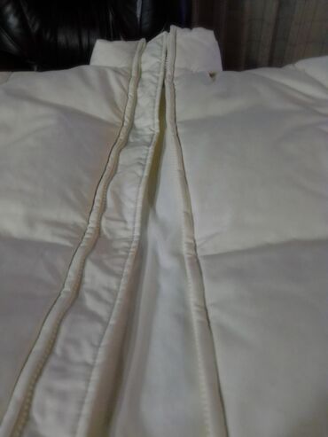 original sisley torbica xcm: Ženska jakna svetlo bež veličina 42, marke SISLEY, punjena perjem